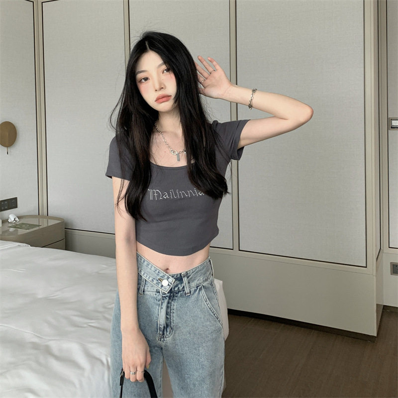 设计感chic短袖T恤女夏季方领正肩打底衫辣妹修身短款露脐上衣潮
