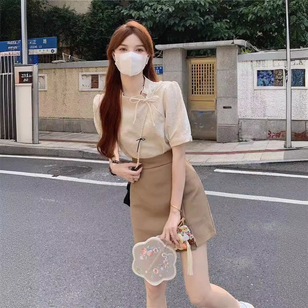 新款时尚休闲套装裙复古港风衬衫茶系炸街减龄包臀裙两件套女