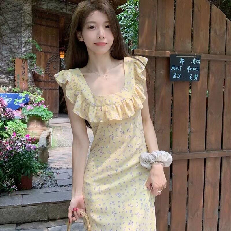 茶歇法式碎花连衣裙子女夏季新款黄色小飞袖收腰气质吊带长裙