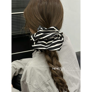 NINE九 简约风黑白条纹布艺大肠发圈百搭高级感头绳气质发绳头花