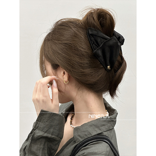 NINE九 高端鲨鱼夹发卡头饰 高级感缎面三角抓夹大发夹女2025新款