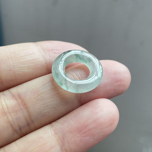 缅甸A货天然翡翠冰种甜甜圈配饰