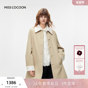 MISSCOCOON可可尼翻领大衣女2026春季新款复古卡其色蕾丝风衣外套