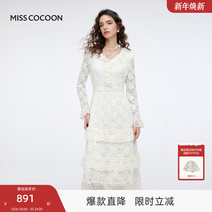MISSCOCOON可可尼收腰白色裙子女2025秋冬新款 绒感蕾丝蛋糕连衣裙