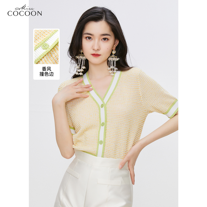 miss COCOON撞色条纹短袖针织开衫上衣女2024夏季新款V领短款毛衣