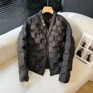 2025秋冬新款薄款羽绒服女轻薄短款黑色超好看显瘦女士白鸭绒外套
