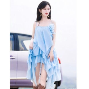 孟子义同款蓝色立体花朵吊带连衣裙气质荷叶边不规则甜美度假裙子