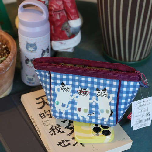 内里分区满分饺子型化妆包正品