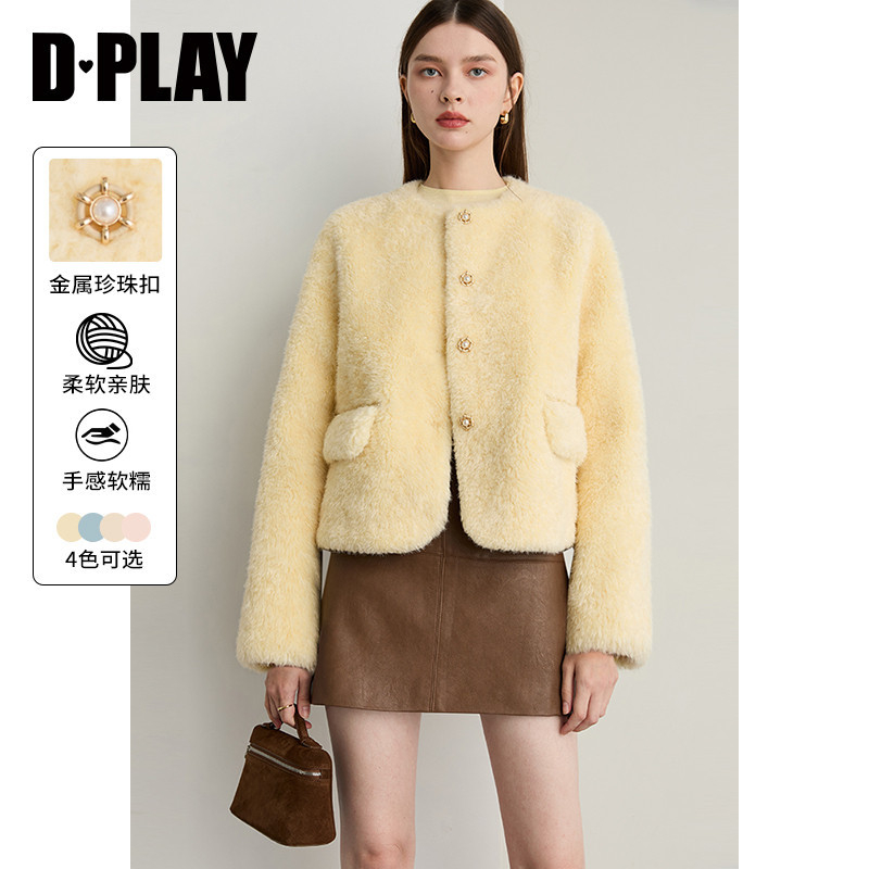 圆领，单排金属珍珠扣，仿皮草，两侧插袋