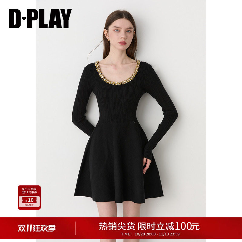 DPLAY黑色大圆领针织连衣裙2026冬季新品钉钻小个子短裙女裙子