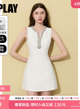 DPLAY白色V领闪钻亮片斜纹收腰A摆连衣裙轻奢显瘦2026夏季新品