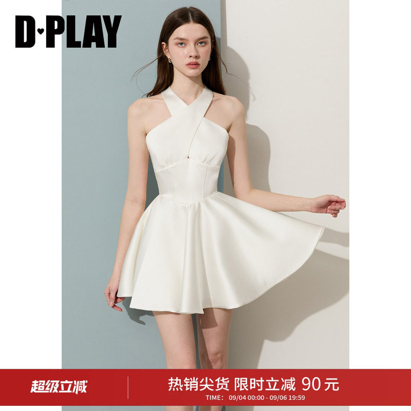 DPLAY白色显瘦交叉挂脖露背绑带缎面连衣裙白月光2026夏新品裙子图片