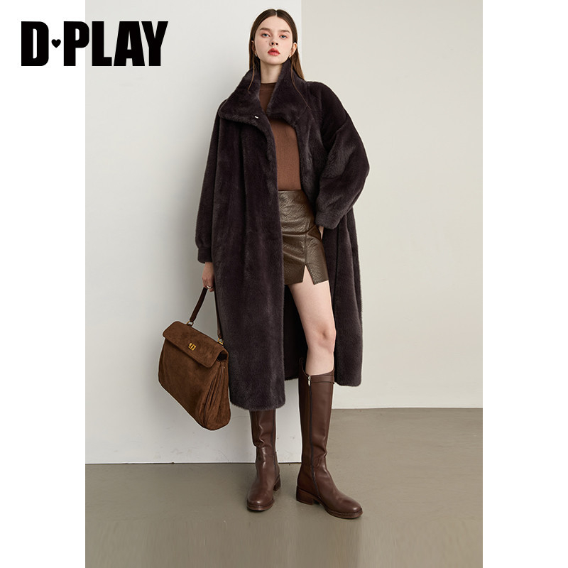DPLAY2025年冬季新款焦糖色仿皮草外套女长款翻领保暖气质大衣