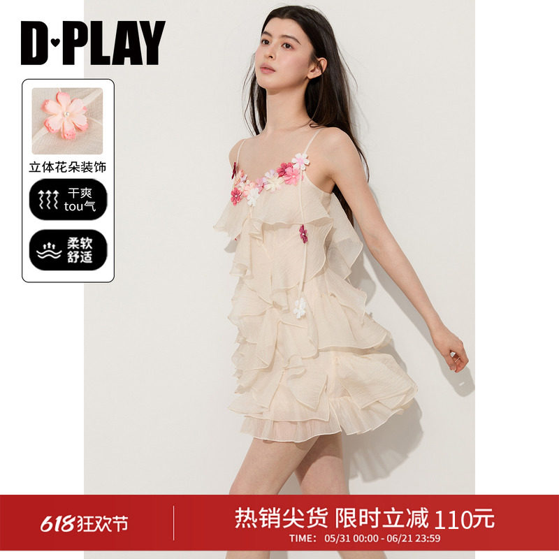 DPLAY2026年夏季新款白色吊带连衣裙女甜美立体花朵气质显瘦短裙