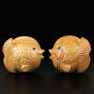 桃木富贵鱼摆件整料文玩手把件伴手礼盘玩锦鲤车载挂件创意木雕