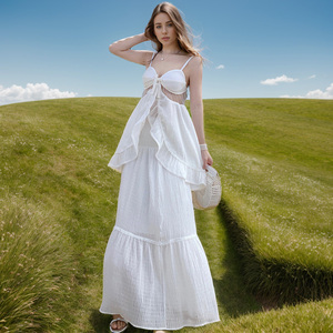 三亚旅游穿搭女装2024夏季海边拍照衣服超仙吊带长裙白色沙滩裙