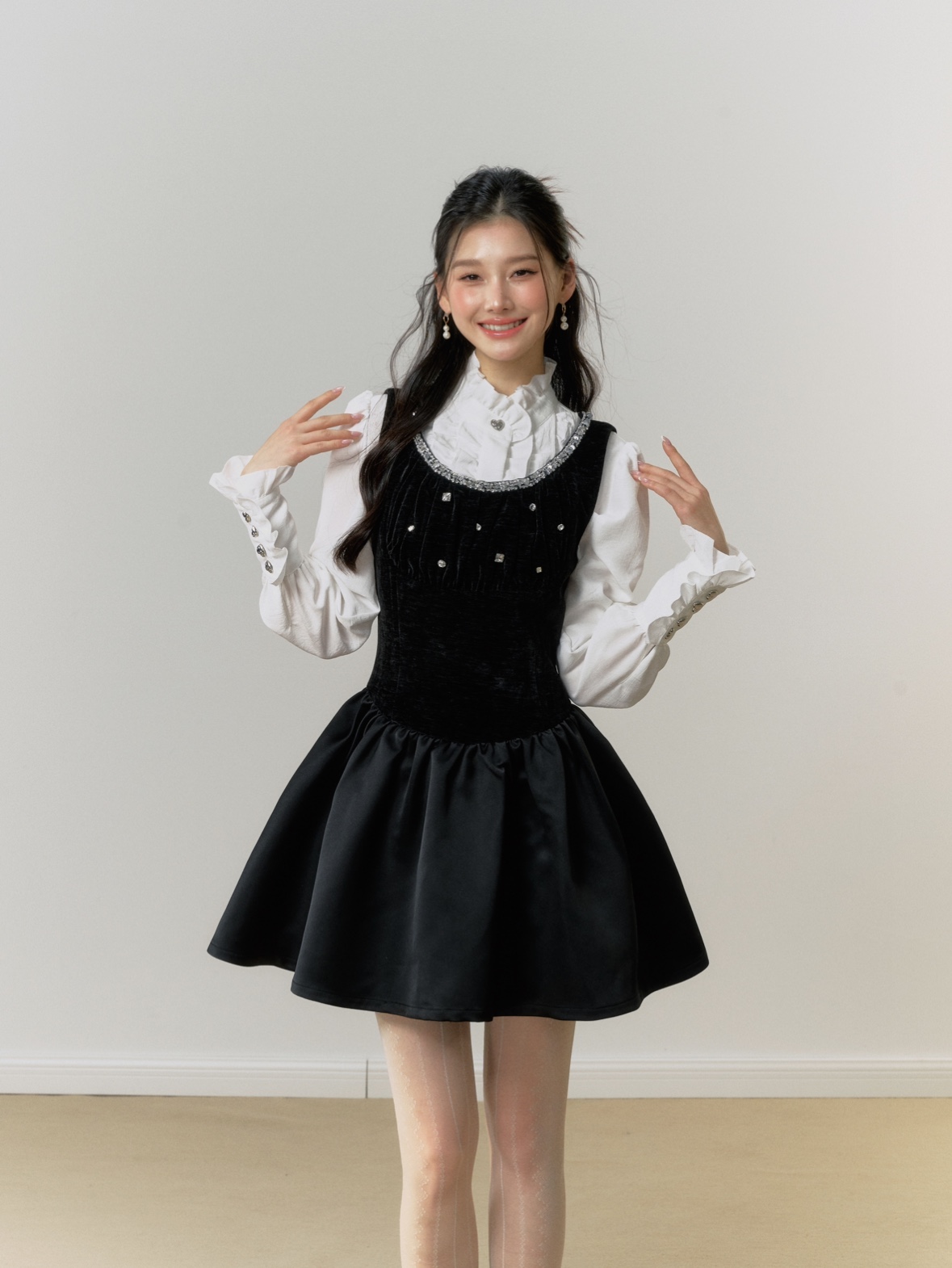 LaFreedom旗舰店千金风法式镶钻收腰无袖连衣裙女法式复古蓬蓬裙