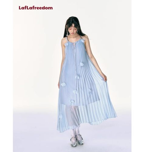 LaFreedom 官方授权 慵懒风度假立体花朵吊带连衣裙女夏法式长裙