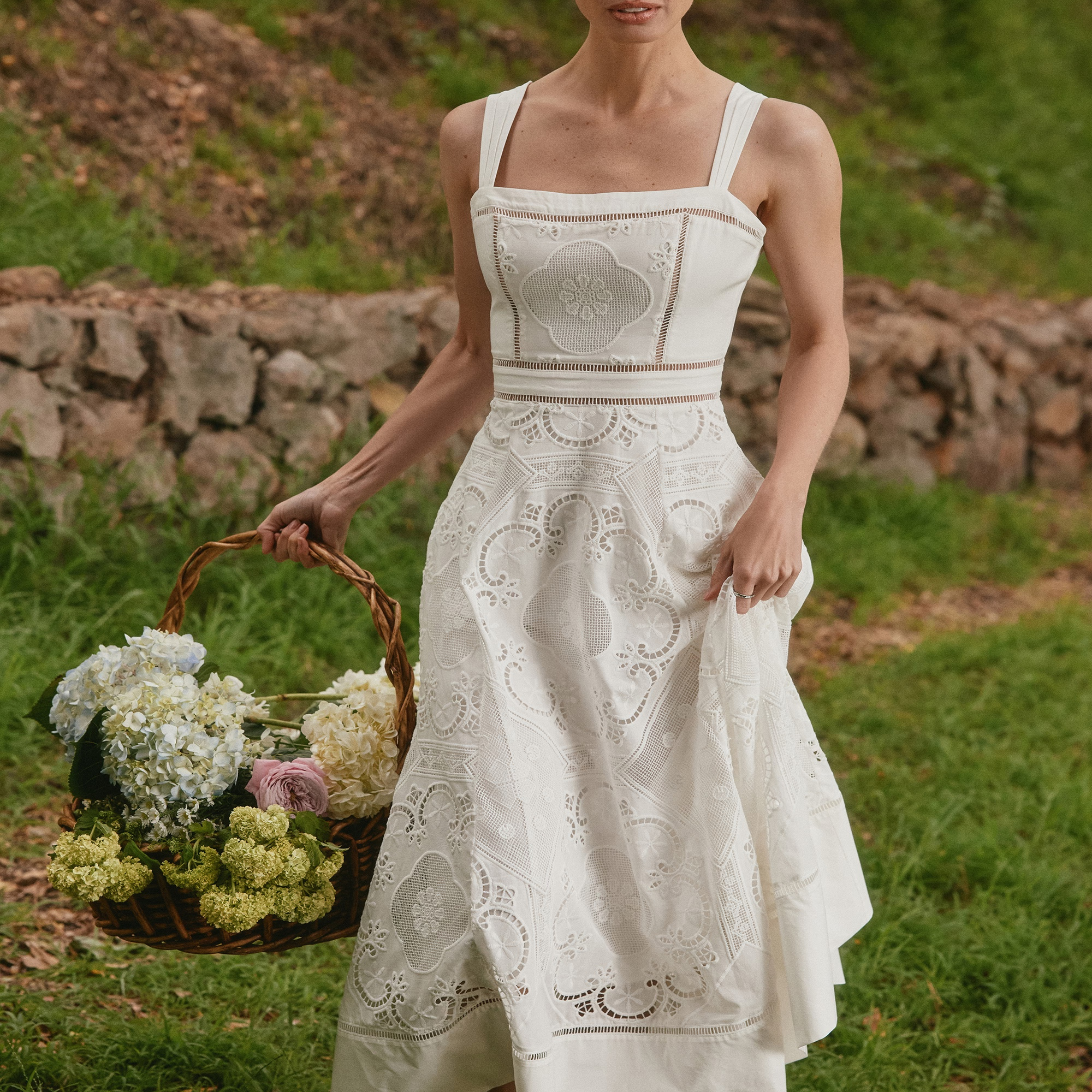 House of CB轻盈优雅白色弹力棉英式刺绣中长连衣裙Ava