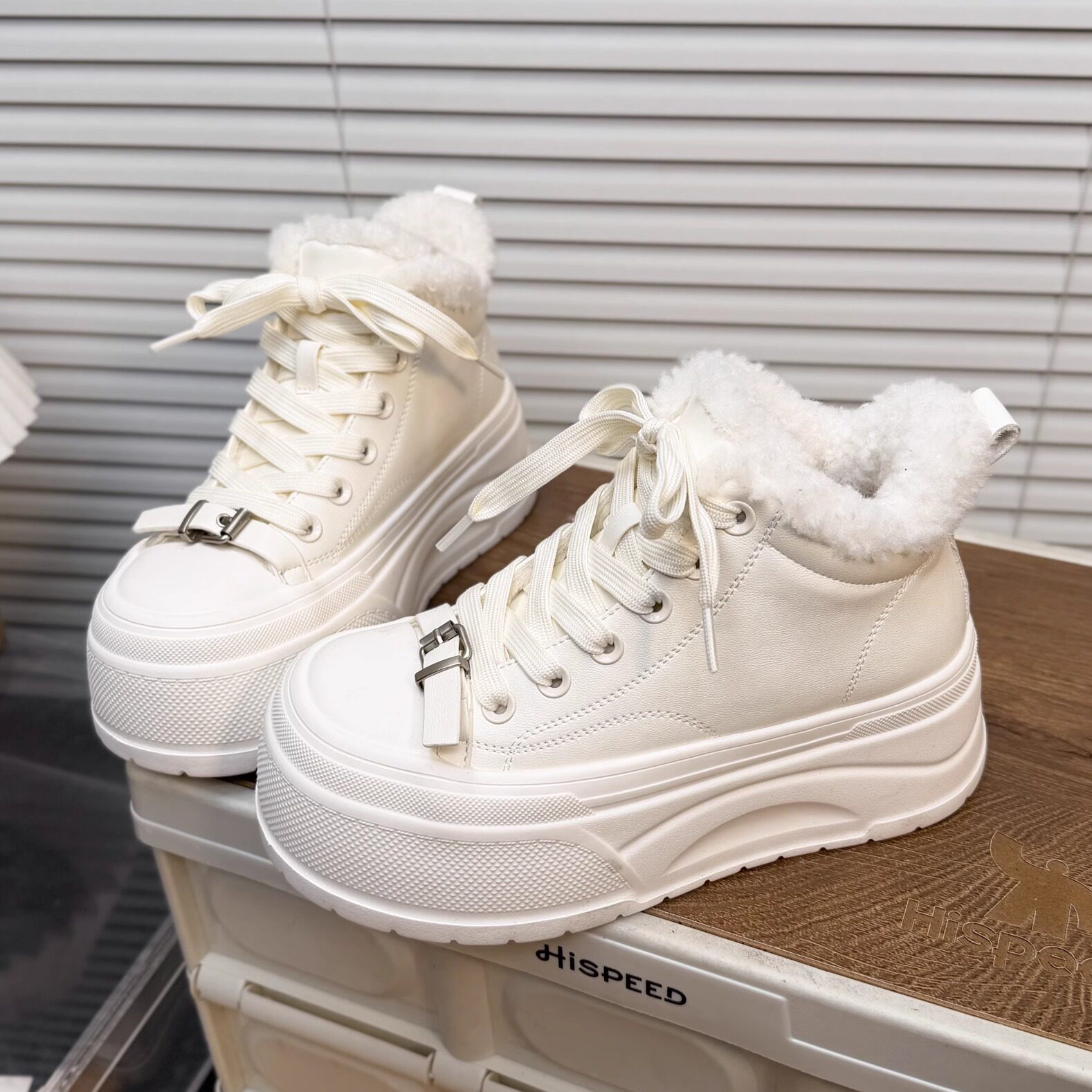 日本OFFCAT真皮厚底加绒毛休闲板鞋