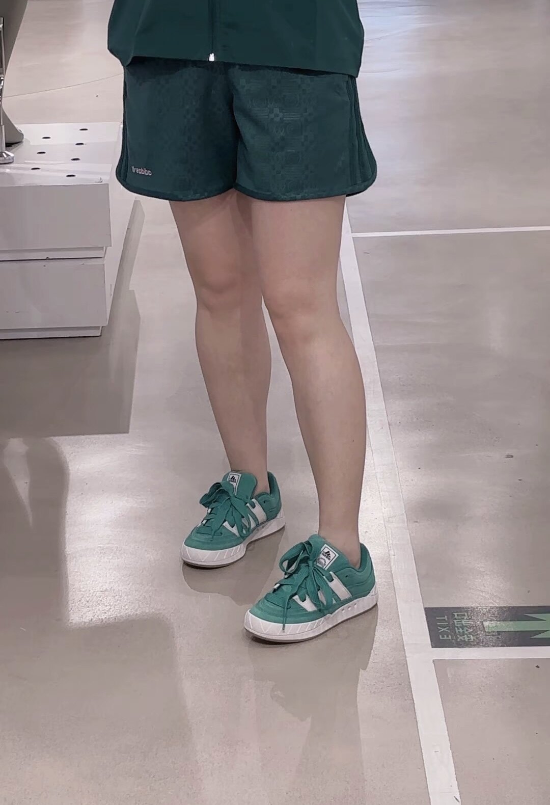 Adidas三叶草男女鞋ADIMATIC鲨鱼复古百搭时尚运动防滑板鞋JR8037