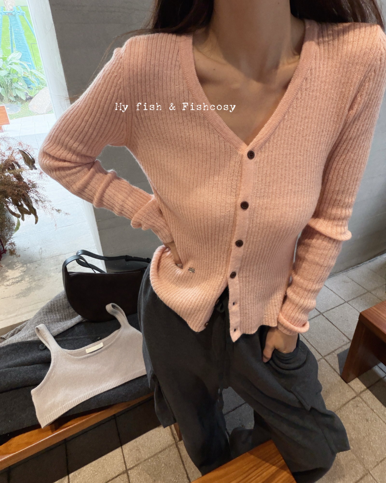 金属小标V领羊驼羊毛混纺竖纹针织开衫 2025秋冬新品