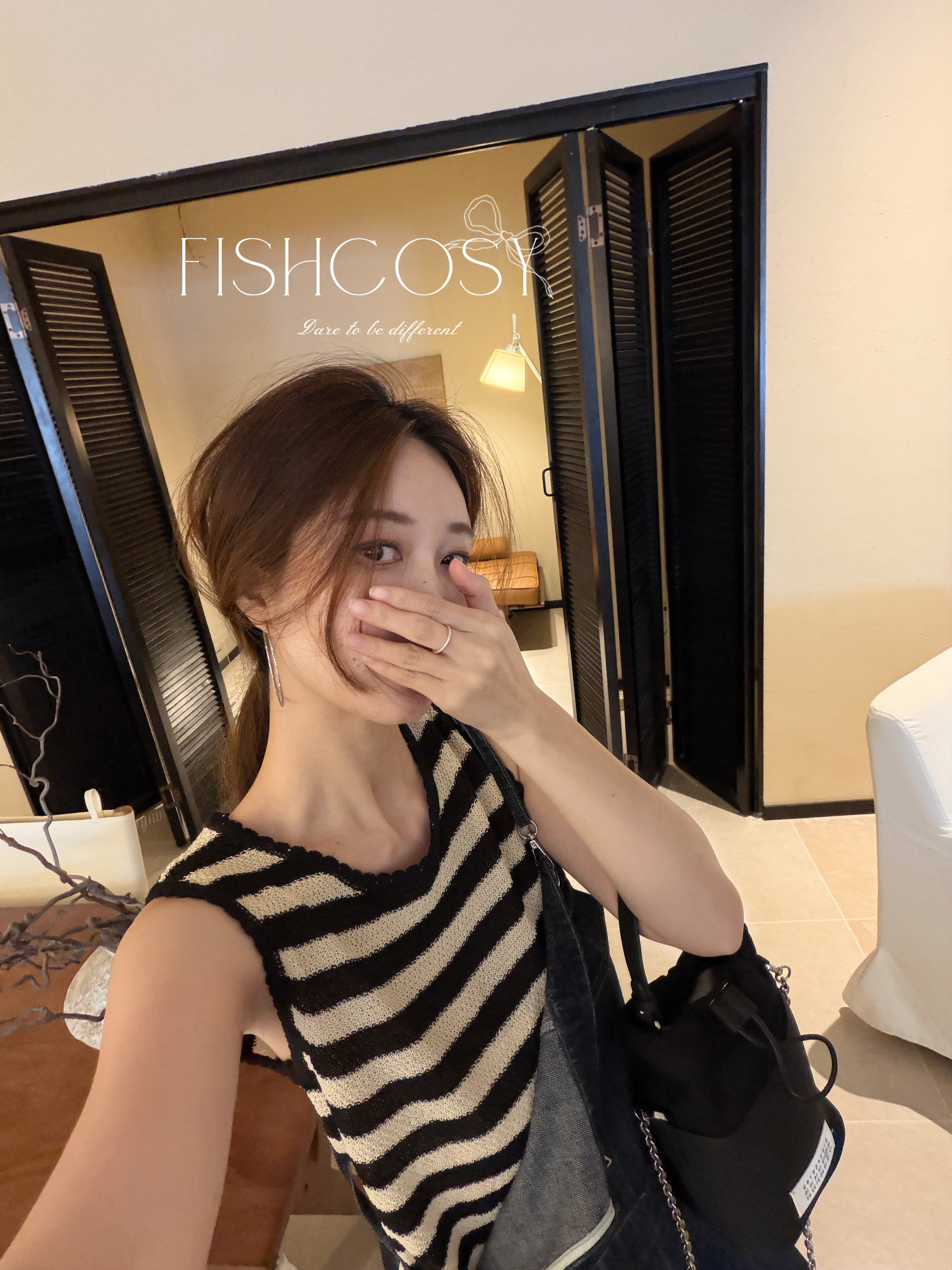 质感和纸纱 韩国杏黑色条纹简约针织背心 精致花瓣领设计单穿打底