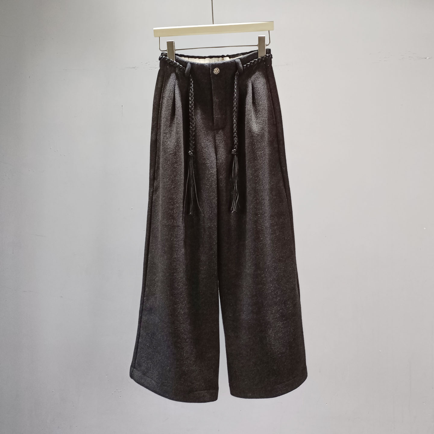 老钱风羊毛毛呢休闲裤女款妈妈直筒阔腿裤镰刀2025独特超好看裤子