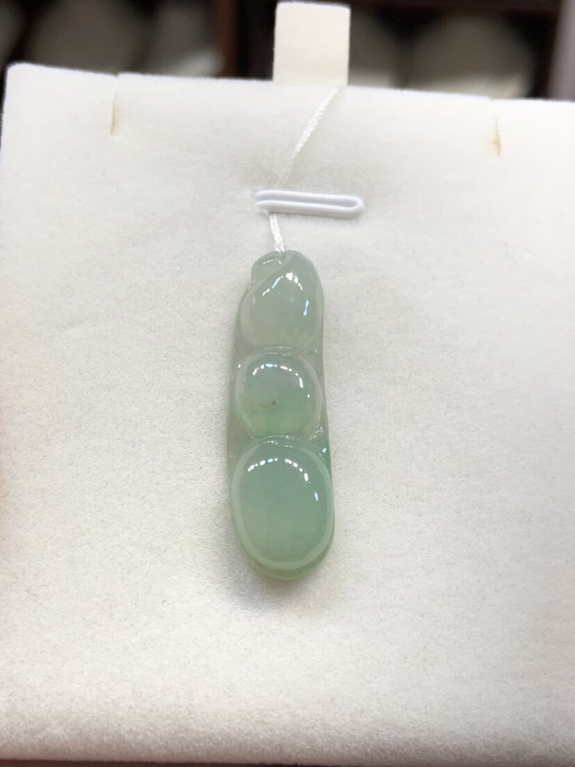 A货翡翠 天然玉豆子吊坠 冰种起荧满绿荷兰豆玉坠 富贵豆女士挂坠