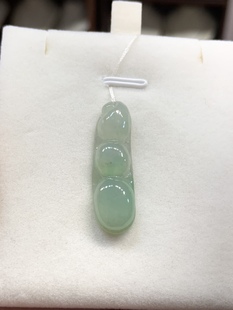 A货翡翠 天然玉豆子吊坠 冰种起荧满绿荷兰豆玉坠 富贵豆女士挂坠