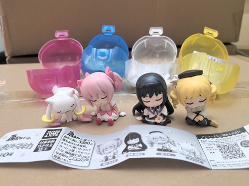 日本正版TOMY 魔法少女小圆肩靠肩扭蛋 鹿目圆晓美焰巴麻美摆件