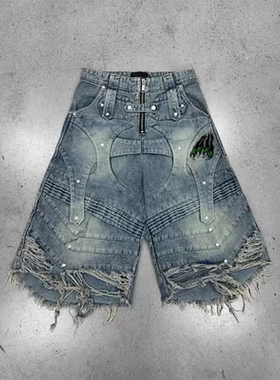 Loose-fitting shorts with tassels - 2026 fashion trend
