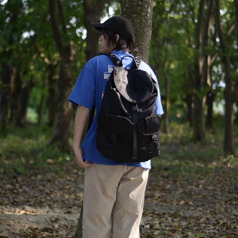 大容量双肩包轻便防水尼龙电脑包黑色旅行男女书包高级感休闲电脑