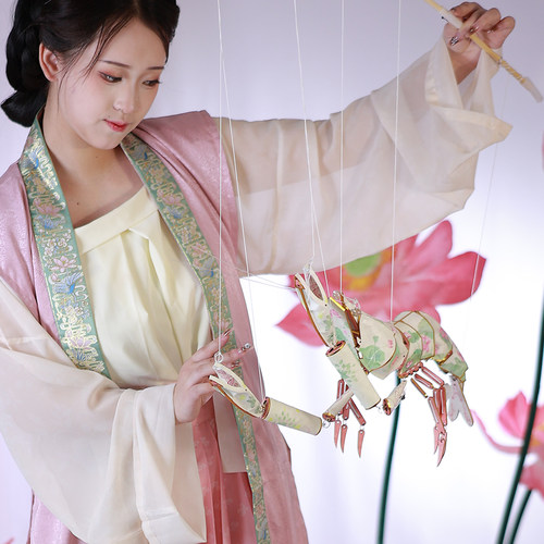 原创积木式虾灯元宵拍照