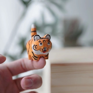 Joe 指尖小木雕小老虎可爱桌面摆件纯手工雕刻生日礼物 小作坊