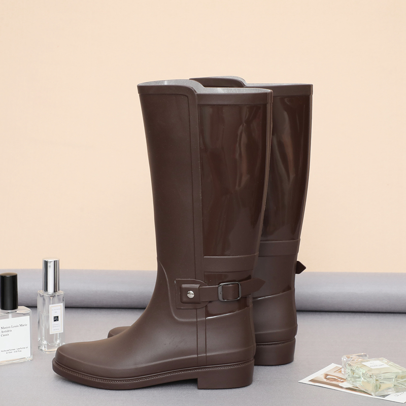 三明美简约时尚通勤防水防滑水靴