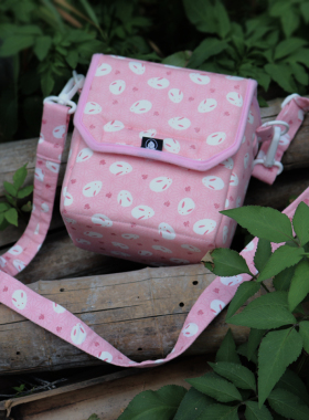 小桃适用200D2代可爱A6400加厚R10防震M50拍立得MINI11相机包XT5