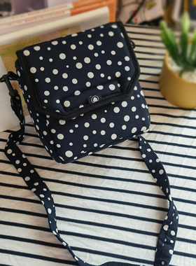 小桃适用200D加厚M50防震拍立得MINI M62佳能r10 A6400包富士