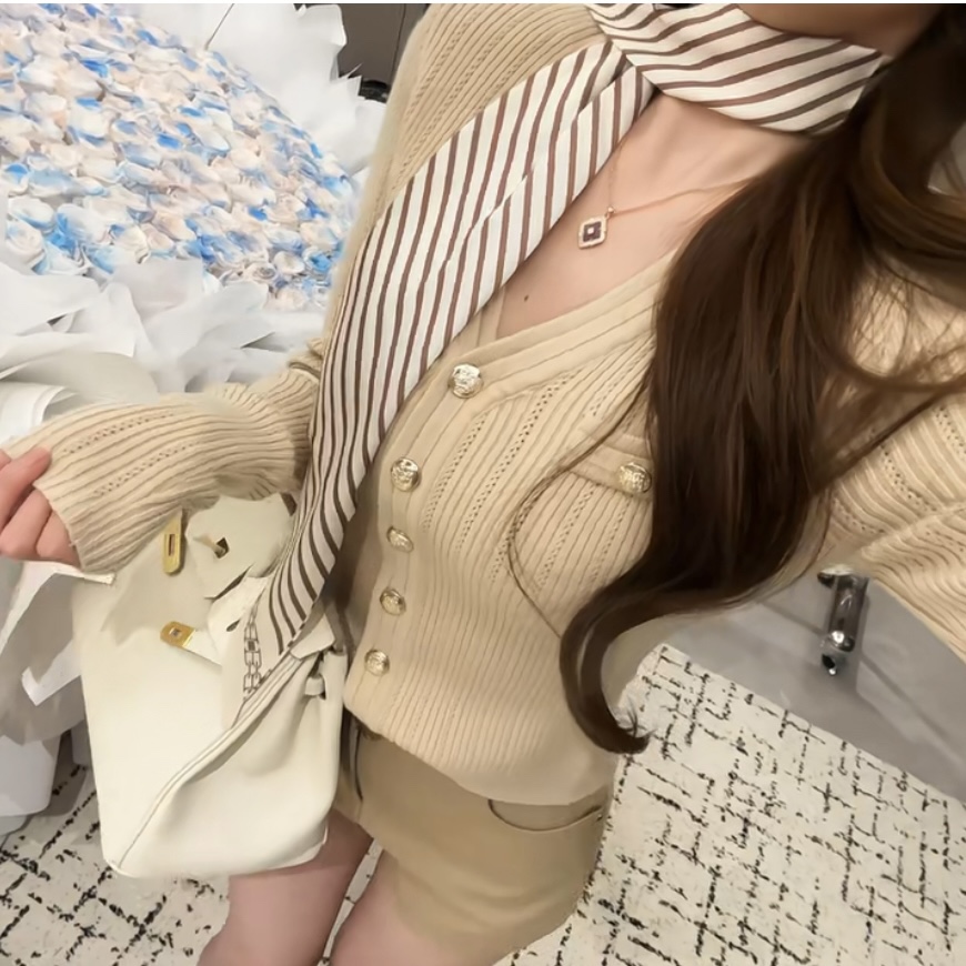 现货~小芬家FEN家秋冬富家千金小香风V领垫肩针织开衫丝巾两件套