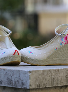 尾货清仓云南绣花鞋9cm坡跟汉服旗袍鞋古风国潮布鞋小众女鞋高跟