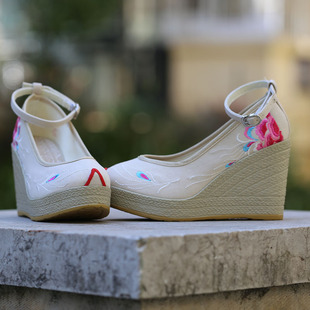 小众女鞋 古风国潮布鞋 高跟 9cm坡跟汉服旗袍鞋 尾货清仓云南绣花鞋