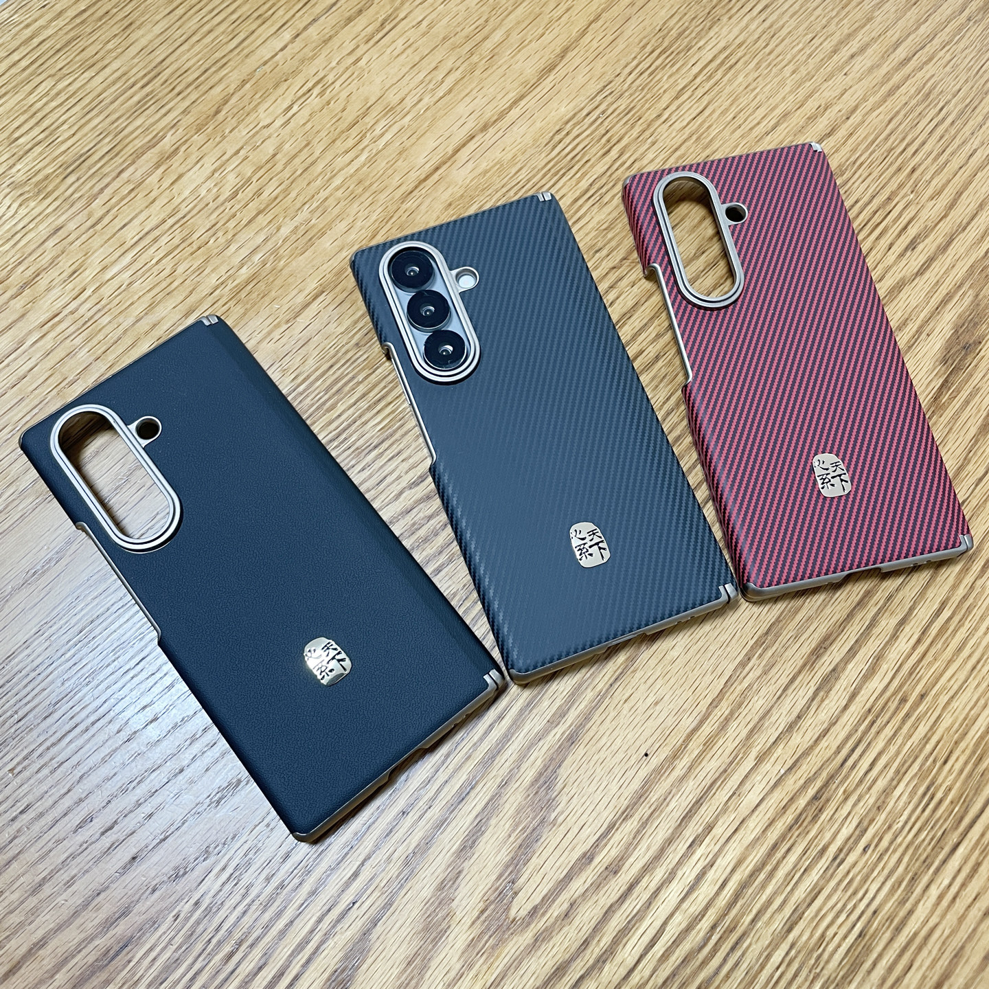 适用于三星W26心系天下手机壳ZFold7碳纤维纹理保护套fold7双中轴磁吸保护壳简约轻薄商务镜头保护全包男后壳