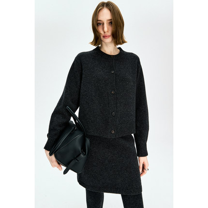 MRS Studios 简约利落 澳洲美利奴全羊毛短款针织开衫+半裙套装