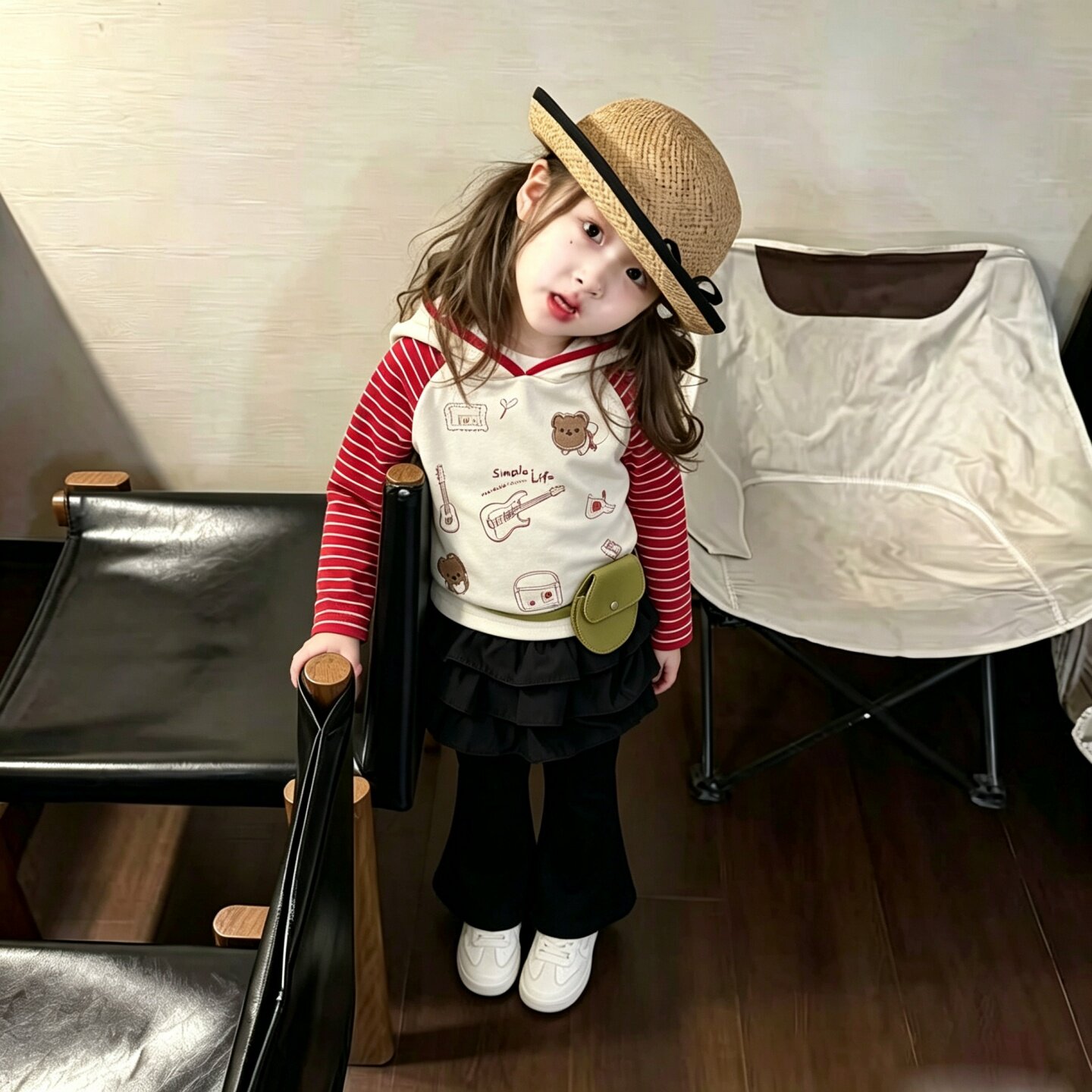 女宝宝独特漂亮衣服女童套装秋装超好看条纹连帽上衣黑色屁帘裤子图片