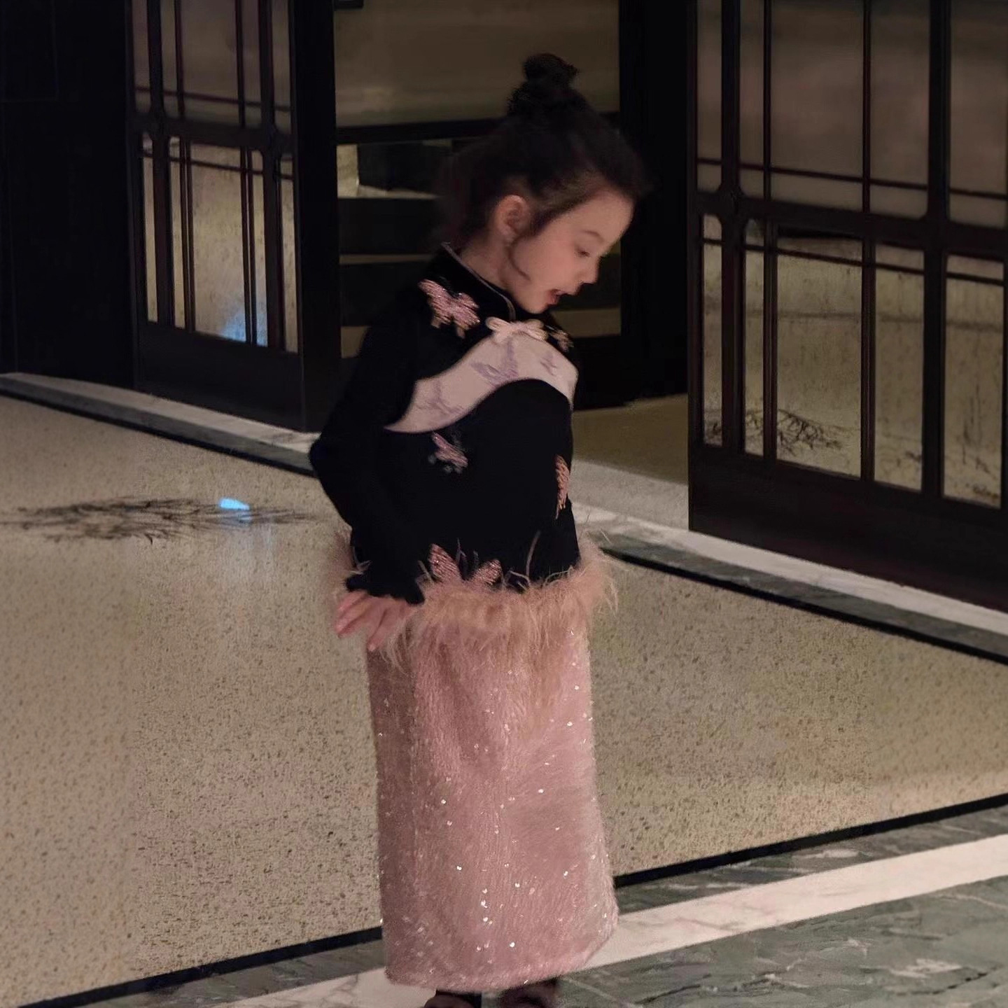 女童汉服旗袍冬装儿童立领新中式夹棉马甲丝绒国风鸵鸟毛背心半裙