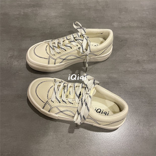 七七主人家 春季厚底板鞋女2026年新款流行百搭米色低帮帆布鞋女