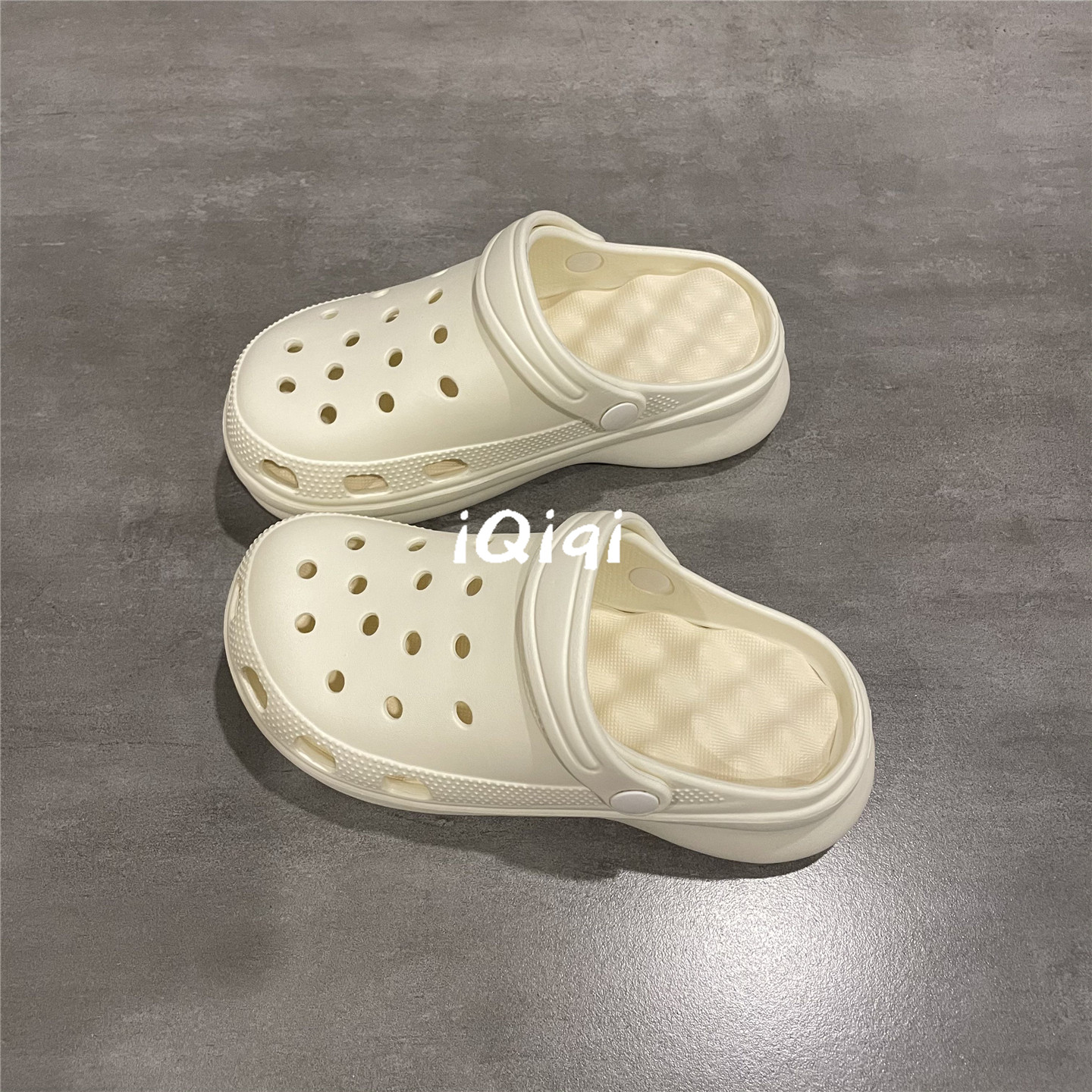 七七主人家 厚底沙滩海边度假夏季透气洞洞鞋女款百搭简约凉拖鞋