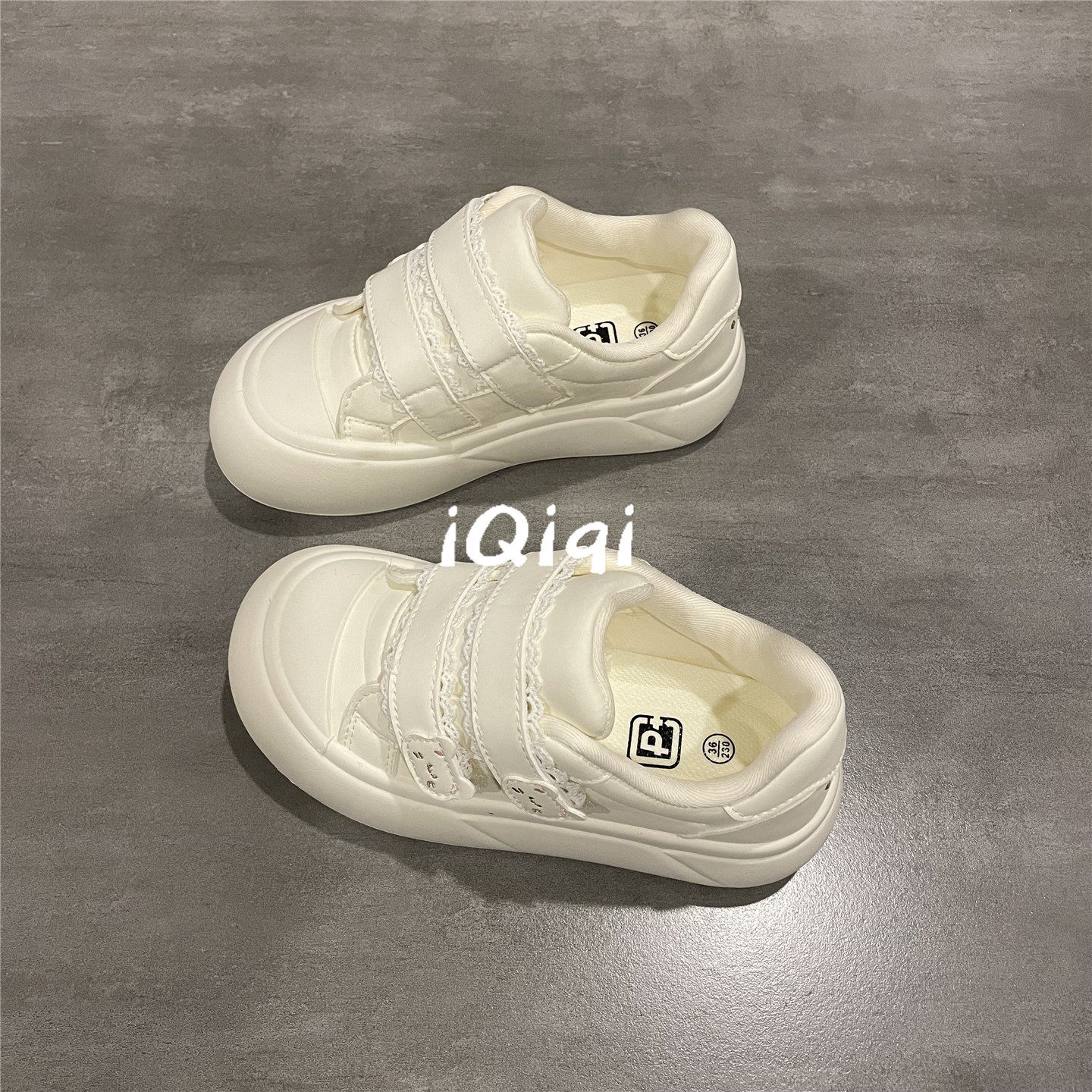 七七主人家魔术贴休闲小白鞋