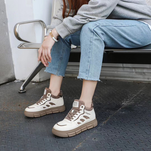 冰洁女鞋2024冬季新款板鞋真皮平跟加绒系带高帮鞋学生休闲98851