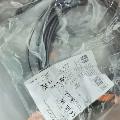 EVC019易福门IFM公母头连接线  100议价